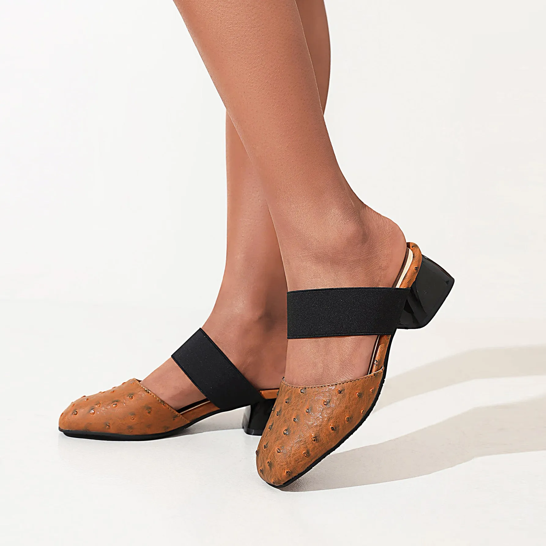 Bigsizeheels Simple Round Toe Flat Sandals - Brown