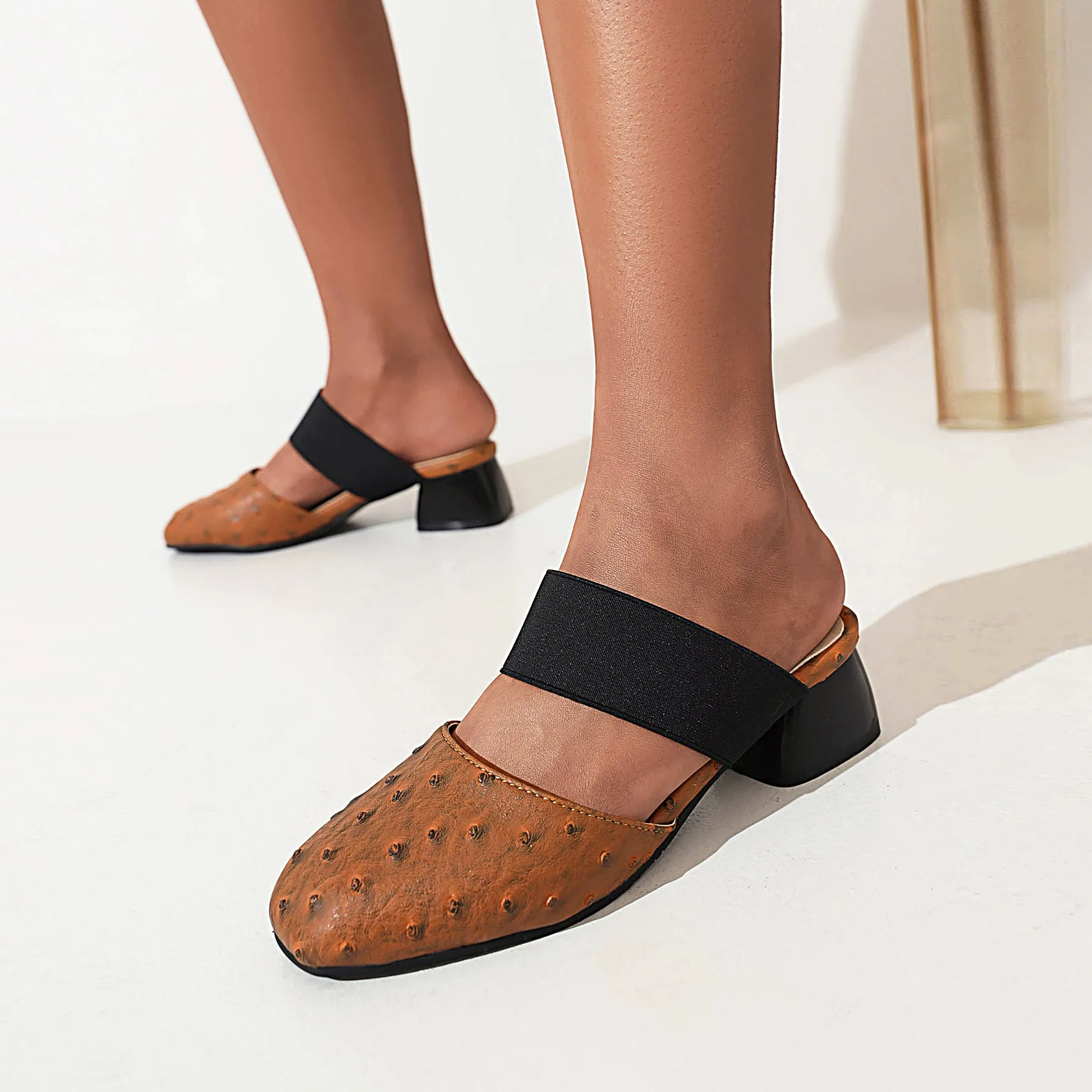 Bigsizeheels Simple Round Toe Flat Sandals - Brown