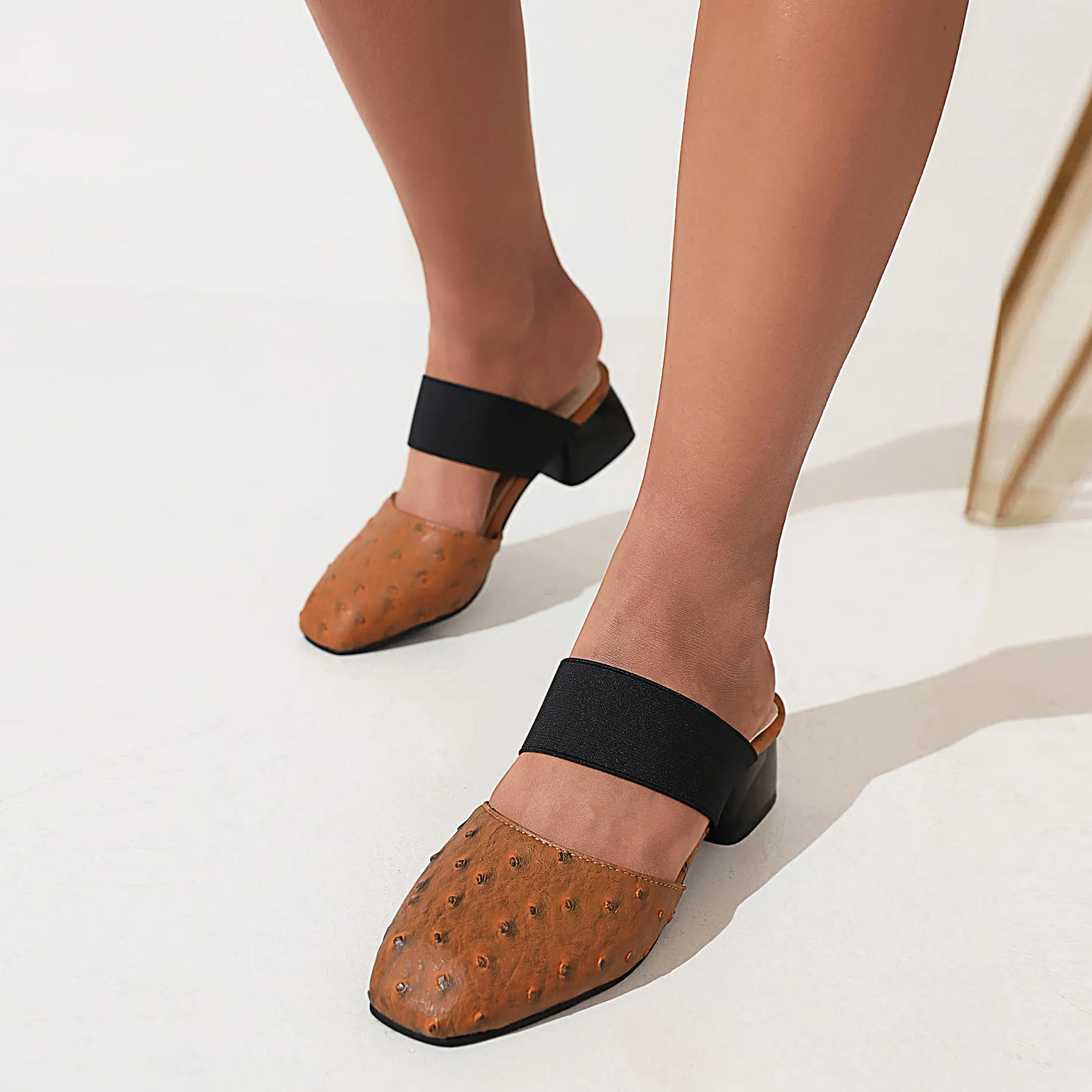 Bigsizeheels Simple Round Toe Flat Sandals - Brown